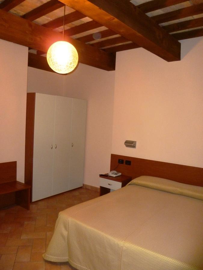 Hotel Santa Chiara SantʼAngelo in Vado Exterior foto