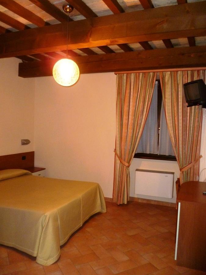 Hotel Santa Chiara SantʼAngelo in Vado Exterior foto