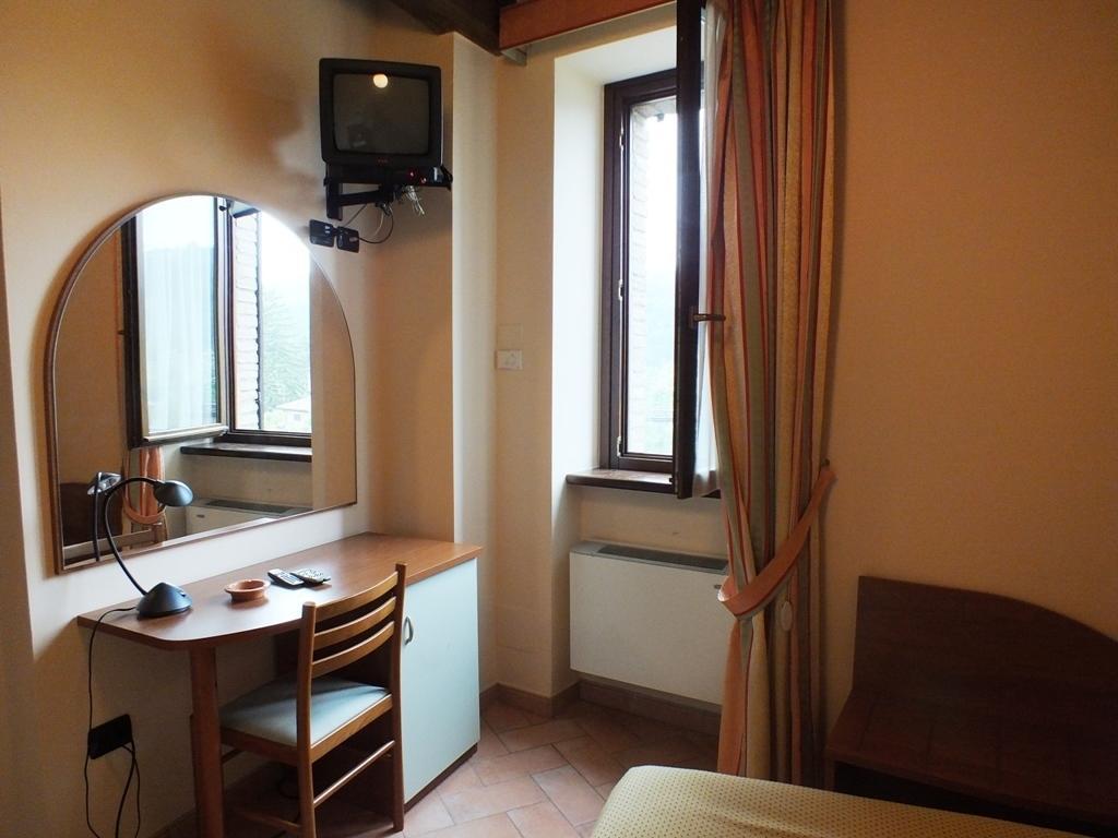 Hotel Santa Chiara SantʼAngelo in Vado Habitación foto