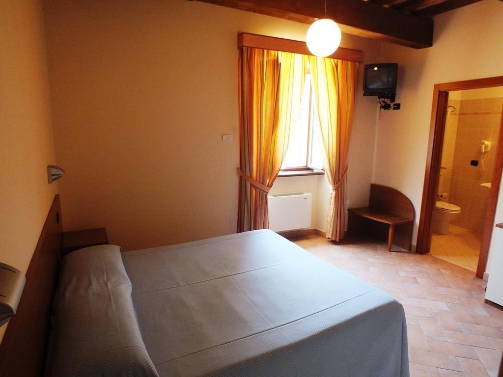 Hotel Santa Chiara SantʼAngelo in Vado Habitación foto